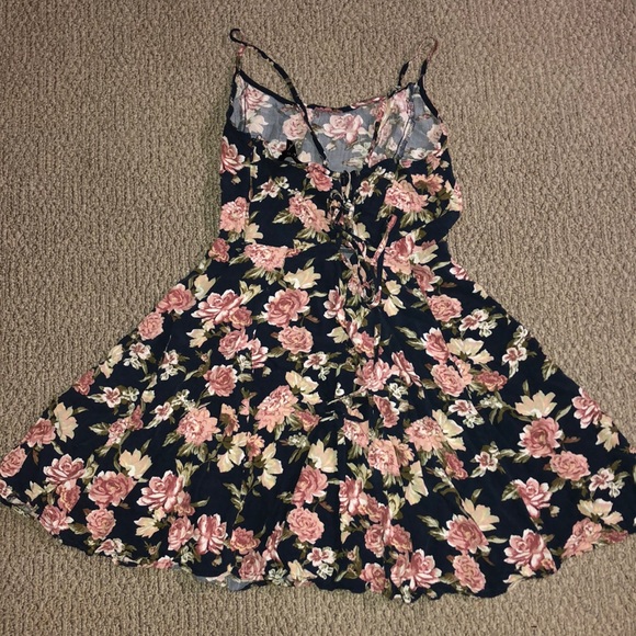 Spring dress - Picture 4 of 6